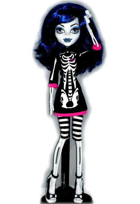 Monster Skeleton, Repaint Furniture, Monster High Outfits, Create A Monster, Inner Monster, Skeleton Girl, Dress And Shoes, Monster Dolls, Monster Girls