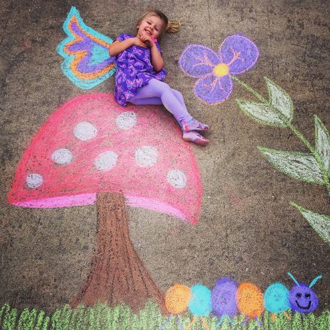 Fairy Chalk Art, Unicorn Chalk Art, Crafts For Babysitting, London Crafts, Chalkboard Pictures, Chalk Pictures, Chalk Art Festival, Chalk Sidewalk, Chalk Photos