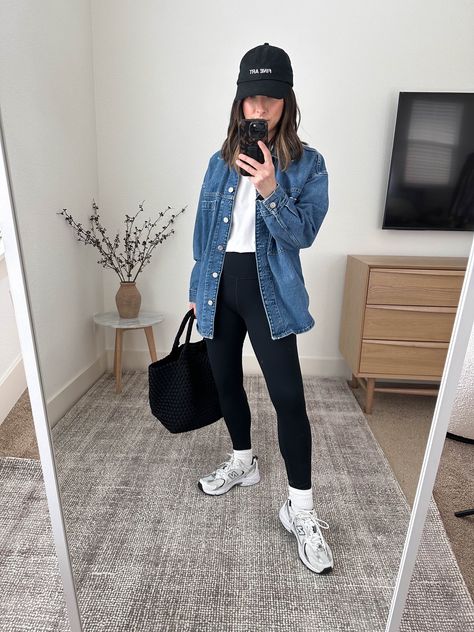 Jean Airport Outfit, Button Up Leggings Outfit, Leggings Denim Jacket Outfit, Denim Shirt Leggings Outfit, Leggings Denim Shirt Outfit, Denim Utility Jacket Outfit, Denim Over Shirt Outfit, Denim Shaket Outfits, Denim Shirts For Women Outfits