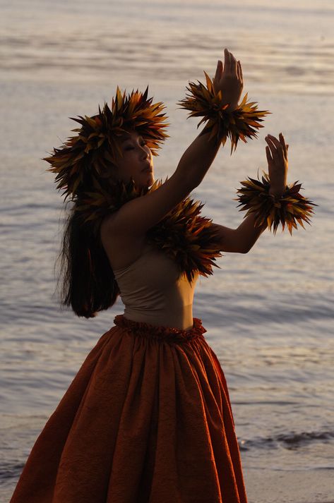 Hawaii Hula Dancers, Native Hawaiian Aesthetic, Hula Aesthetic, Native Hawaiian Culture, Hawaii Culture Aesthetic, Hawaiian Culture Aesthetic, Hawaiian Face Claim, Polynesian Character Design, Polynesian Aesthetic