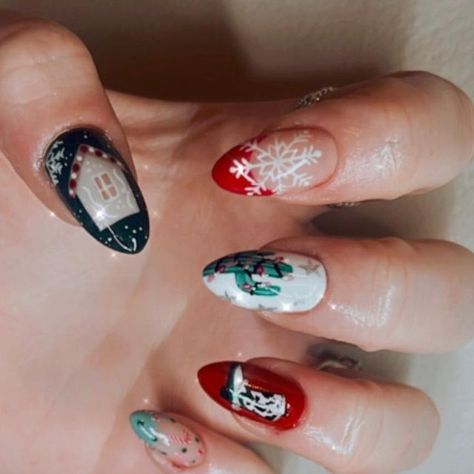 Kamry Rausch | UTAHHAIR&NAILS on Instagram: "christmas but make it western 🤠 100% hand painted 💅🏼 #westernchristmasnails #christmasnailart #christmasnailinspo #freestylenails #" Punchy Christmas Nails, Christmas Country Nails, Western Christmas Nails Ideas, Christmas Nails Western, Christmas Western Nails, Cowboy Christmas Nails, Country Christmas Nails, Western Christmas Nails, Nfr Outfits