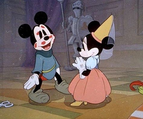 Mickey and Minnie Happy Birthday Honey, Disney Amor, Makes Me Laugh, Mickey And Minnie Mouse, My Funny Valentine, Pinturas Disney, Mickey And Minnie, Disney Quotes, Disney Dream