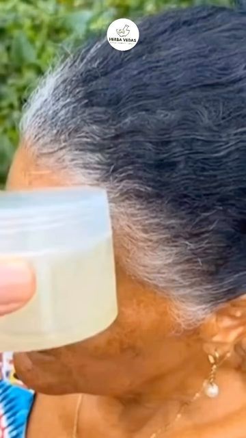 Hair Problems Solutions, 60 Year Old Hairstyles, Grey Hair Remedies, Grey Hair With Bangs, Haircare Routine, Old Hairstyles, Hair Care Recipes, Wholesome Recipes, Natural Gray Hair