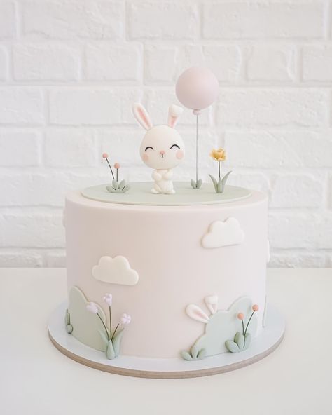 Bunny Fondant Cake, Cute Bunny Birthday Cake, Simple Bunny Cake, Fondant Princess Cake, Bunny Birthday Cakes Girl, Bunny Birthday Cake Ideas, Some Bunny Is One Birthday Cake, Minimalist Cake Birthday Simple, Birthday Cake 2 Year Girl