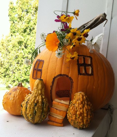 Pumpkin fairy house Fairy Garden Pumpkin, Pumpkin Fairy House, Creative Pumpkin Decorating, Creative Pumpkin Carving, Pumpkin Contest, Pumpkin Carving Designs, Pumpkin House, Fairy House Diy, Halloween Pumpkin Designs