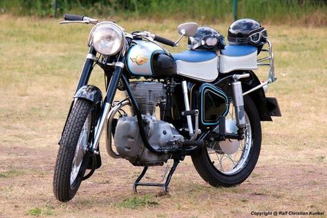 Jawa 350, European Motorcycles, Old Motorcycles, Mopeds, Old Bikes, Classic Bikes, Pinterest Blog, Car Drawings, Car Humor