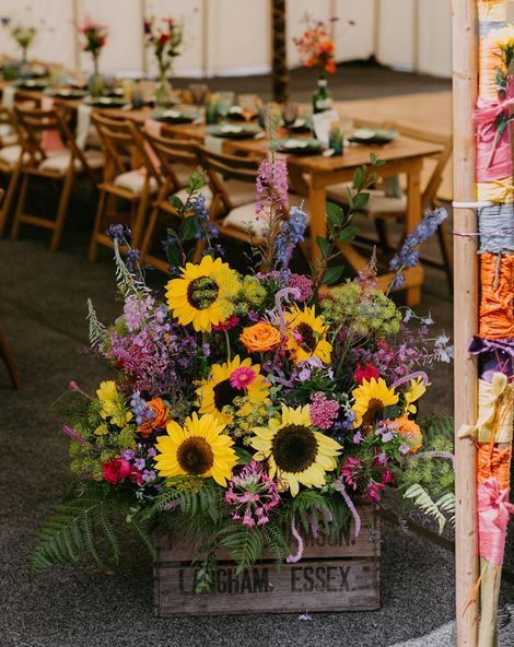 Sunflower Wedding Flowers, Colourful Wedding Flowers, Hood Wedding, Country Garden Flowers, Festival Themed Wedding, Wedding Flowers Sunflowers, Sunflower Themed Wedding, Sunflower Wedding Bouquet, Colorful Wedding Flowers