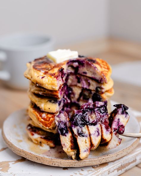 Blender Oat Pancakes {with Cottage Cheese} | Shuangy's Kitchensink Cottage Cheese Oat Pancakes, Blueberry Cottage Cheese Pancakes, Pancakes With Cottage Cheese, Cottage Cheese Protein Pancakes, Cheesecake Pancakes, Postpartum Meals, Pancake Roll, Blender Pancakes, Blueberry Pancakes Recipe