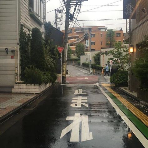 我爱你 - i don't own any of these pictures!! #aléatoire # Aléatoire # amreading # books # wattpad Japan Aesthetic, Aesthetic Japan, Japanese Aesthetic, Urban Environment, City Aesthetic, Pretty Places, Green Aesthetic, In The Rain, Aesthetic Photo