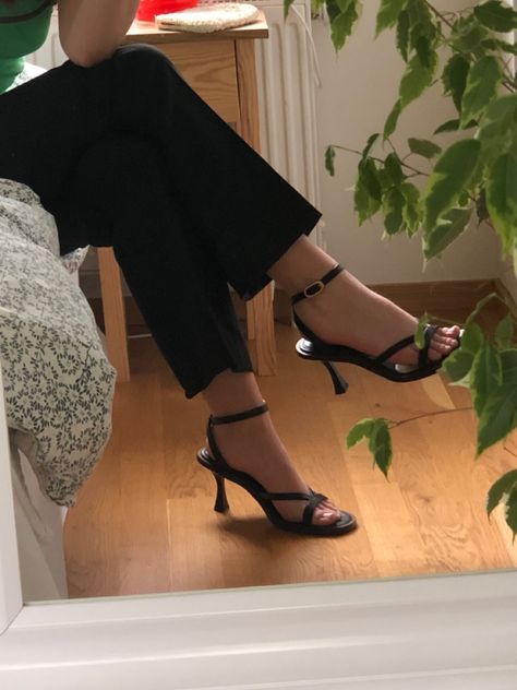 Low Heel Aesthetic, Heels Must Have, Small Heels Aesthetic, Prom Heels Low, Low Heel Sandals Outfit, Short Heels Aesthetic, Slip On Heels Outfit, Short Heels Outfit, Prom Shoes Low Heeled