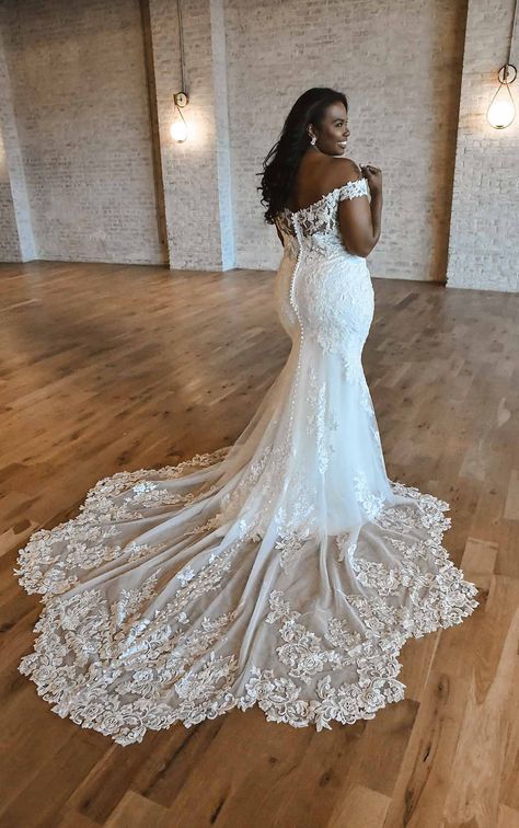 Romantic Off-Shoulder Plus Size Wedding Dress with Scalloped Train - Essense of Australia Wedding Dresses Plus Wedding Dresses, Plus Size Wedding Dress, Ivory Gown, Essense Of Australia, Kleinfeld Bridal, Curvy Bride, Australia Wedding, White Gowns, Lace Wedding Dress