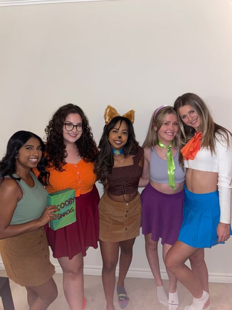 Group costume scooby doo gang Scooby Doo Costumes Scooby, Scooby Doo Crew Costumes, Scooby Doo Dog Costume Women, 5 Halloween Costumes Group Of, Cute Shaggy Costume, Mystery Gang Halloween Costume, Halloween Costumes 5 Friends, Mystery Inc Costumes, Scoby Doby Doo Halloween Costumes