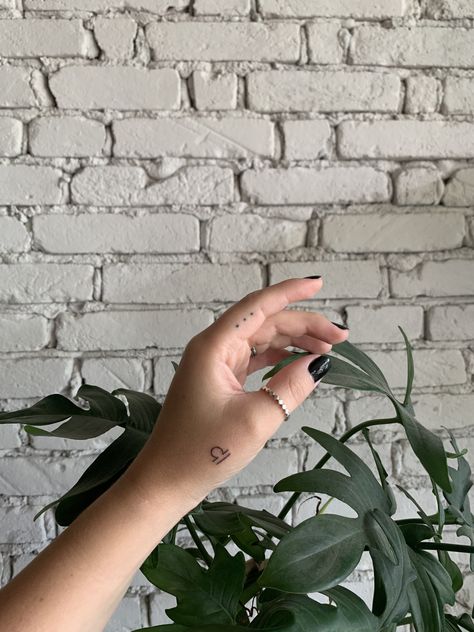 Libra Tattoo Hand, Libra Hand Tattoo, Tattoo Dots, Manga Stickers, Libra Symbol, Side Wrist Tattoos, Tiny Tats, Libra Tattoo, Line Art Tattoos