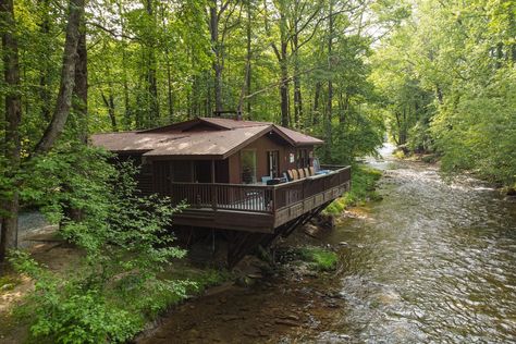 Cabin By River, Cabin By A River, Houses On The River, Virgin River Cabin, River View House, Unique Gates, Aesthetic Apartment Ideas, House On River, Cabin Essentials