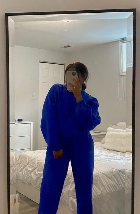 Blue Sweatsuit Outfit, Tna Sweatsuit, Blue Sweatsuit, Comfy Winter Outfits, Aritzia Outfit, Matching Set Outfit, Sweatsuit Outfit, Boyfriend Sweatshirt, Blue Tracksuit