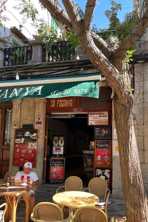 Spain Coffee Shop Aesthetic, Spanish Indie Aesthetic, Spain Coffee Shop, Coffee In Spain, Spanish Cafe Aesthetic, Spanish Summer Aesthetic, Spain Cafe, Spain Summer Aesthetic, Travel Aestethic