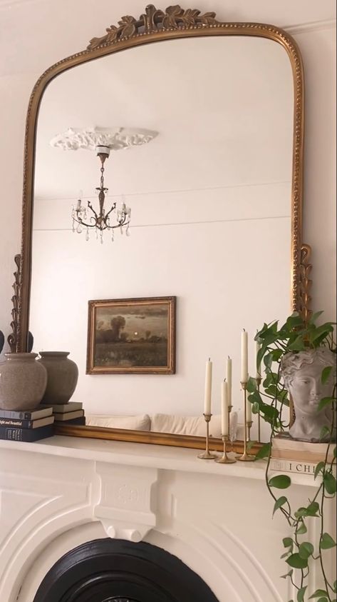 Fire Mantle Decor, Mirror Fireplace Mantle, Mantlepiece Decor, Mirror Over Fireplace, Mirror Above Fireplace, Mantle Styling, Antique Living Room, Mantelpiece Decor, Mantle Mirror