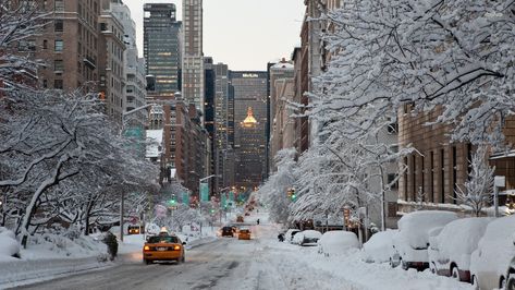 Winter in New York City New York Noel, New York Snow, Winter In New York, Winter Nyc, New York Wallpaper, Wallpaper Winter, Christmas Desktop, Wallpaper Estetika, Wallpapers Ipad