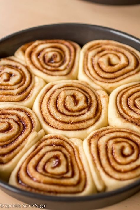 Soft And Fluffy Cinnamon Rolls, Breakfast Food Truck, Cinnamon Roll Recipe Homemade, Fluffy Cinnamon Rolls, Food Rice, Baked Rolls, Cinnamon Rolls Homemade, At The Mall, Cinnamon Rolls Recipe