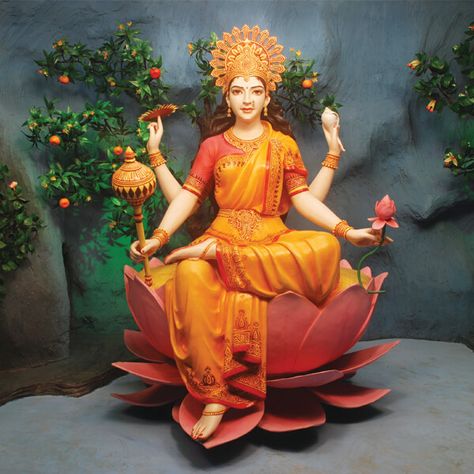 Maa Brahmacharini – Second Avatar of Durga: Maa Brahmacharini is worshipped on the Second Day of Navaratri. Brahmacharini is the goddess who performed ‘Tapa’ (penance) {Brahma – Tapa, Charini –Performer}. Maa personifies love and loyalty. She holds Japa Mala in her right hand and Kamandal in the left hand. She is also called as ‘Uma’ and ‘Tapacharini’ and provides knowledge and wisdom to her devotees. Godess Laxmi, Navratri Devi Images, Nav Durga, Laxmi Mata, Lakshmi Mata, Durga Photo, Kali Images, Maa Laxmi, Goddess Kali Images