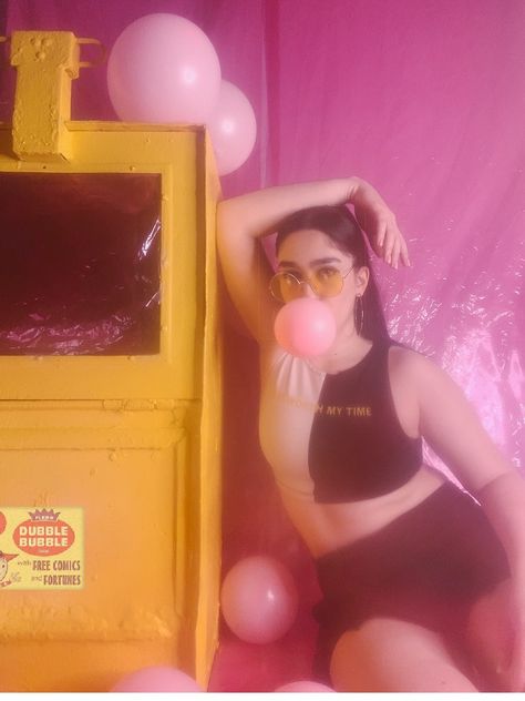 Bubble gum photoshoot Bubble Gum Photoshoot, Gum Photoshoot, Gumball 3000, Dubble Bubble, Photoshoot Aesthetic, Sister Sister, Gumball Machine, Photoshoot Outfits, Bubble Gum