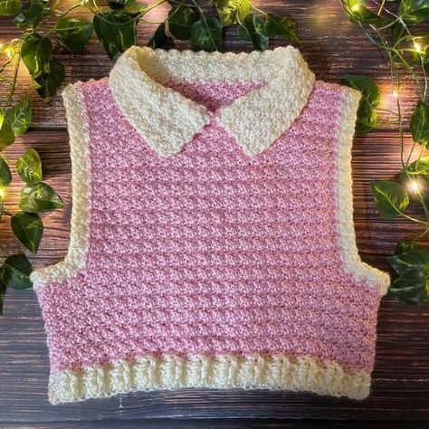 Cottagecore Crochet Pattern, Pink Crochet Ideas, Crochet Top Aesthetic, Crochet Shirt Pattern, Pink Crochet Top, Crochet Cottagecore, Pastel Cottagecore, Cottagecore Crochet, Pastel Crochet