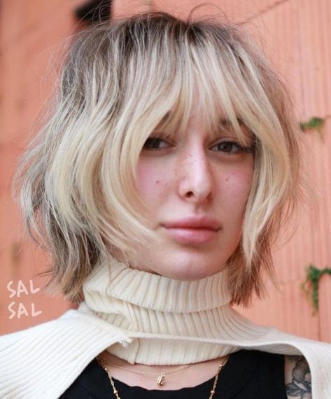 Neck Length Hair, Short Blonde Bobs, Platinum Blonde Highlights, Platinum Blonde Hair Color, Blonde Hairstyle, Choppy Bob Haircuts, Blonde Bob Hairstyles, Shaggy Haircuts, Chin Length Bob