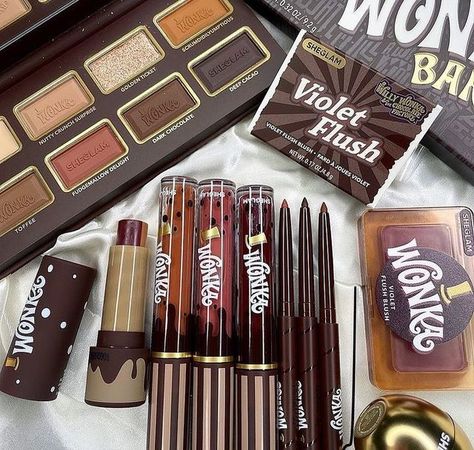 Sheglam Collection, Sheglam Products, Willy Wonka Makeup, Wonka Makeup, Cute Makeup Hacks, Sheglam Makeup, Brown Liquid Lipstick, Chocolate Makeup, Wonka Chocolate