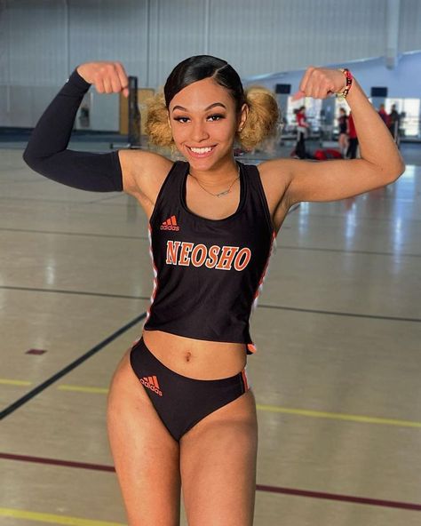 College Track, Track Uniforms, Track Outfits, Track And Field Athlete, Athletic Models, Hilarious Photos, Athletic Girls, Half Marathon Training, Track Field