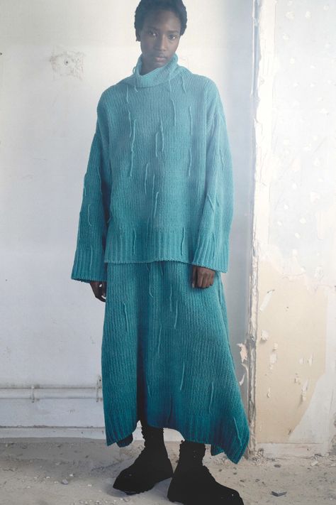 Christian Wijnants RTW Fall 2023 [PHOTOS] – WWD Neo Baroque, Christian Wijnants, Oversized Blanket, Turtleneck Sweater Dress, Winter 2023, Fall 2023, Tie Knots, Knit Set, Oversized Sweater