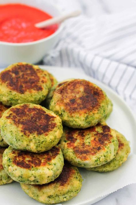 Broccoli Tofu Cutlets are healthy and delicious patties made with broccoli, tofu, ginger and spices served with red pepper chutney. Using simple yet healthy ingredients that are readily available all year long! #ministryofcurry #healthy #vegetariandishes Broccoli And Tofu, Tofu Patties, Tofu Cutlets, Pepper Chutney, Ministry Of Curry, Broccoli Tofu, Veggie Ideas, Vegetarian Mains, Cutlets Recipes