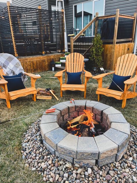 Gazebo Design Ideas, Backyard Firepit Area, Gazebo Design, Outdoor Fire Pit Area, Outdoor Fall Decor Ideas, Small Fire Pit, Fire Pit Landscaping, Fire Pit Seating, Backyard Gazebo