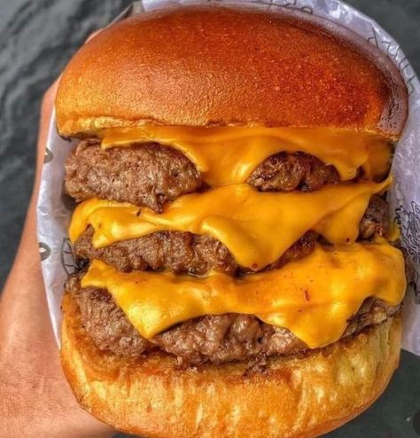 Best Junk Food, Delicious Food Image, Food Bouquet, I'm Fat, Fast Foods, Junk Food Snacks, Moroccan Food, Healthy Food Motivation, Delicious Burgers