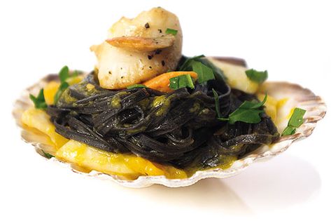 SQUID INK LINGUINE WITH MANGO AND SCALLOPS La Campofilone Linguine, Extra Virgin, Extra Virgin Olive Oil, Mango, Pasta, Stuffed Peppers, Ethnic Recipes