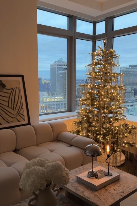 New York Apartment Christmas, Christmas Tree New York, Apartment Christmas Tree, Apartment Holiday Decor, Christmas In New York City, Apartment Christmas Decor, Christmas City, Christmas In New York, Apartment Christmas