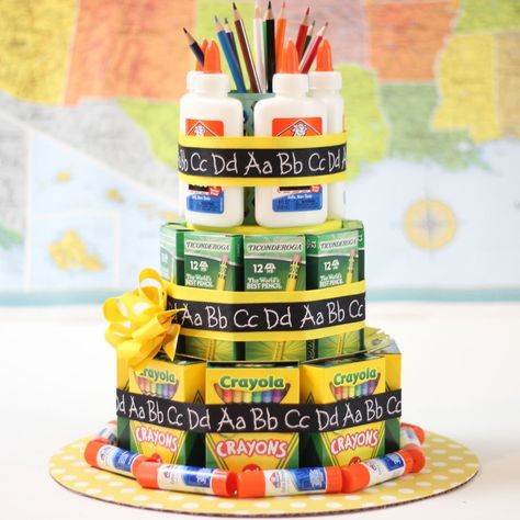 Here's a teacher appreciation gift that teachers can actually use. It's a “cake” made of three tiers of school supplies — boxes of pencils, crayons, glue bottle… School Supply Box, School Supplies Cake, Teacher Appreciation Diy, Unique Teachers Gift, Teacher Appreciation Gifts Diy, Teachers Diy, Diy School Supplies, School Supply, Diy Teacher Gifts