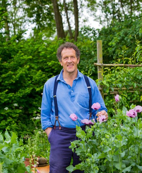 Writer, Gardener and television presenter, Monty Don, has described using peat in your garden as an act of eco-vandalism. Read on to find out how and why you should garden without it… As a growing medium peat has many virtues. It retains moisture well yet drains freely. It is cheap. But none of this justifies the loss of peat bogs caused by extraction for horticultural use. We are using peat at around 200 times the speed that it can reform and over 95% of British peat bogs, which are essential Longmeadow Garden, Monty Don Garden, Plant Shopping, Gardeners World, Monty Don, American Garden, Paradise Garden, Texas Gardening, British Garden