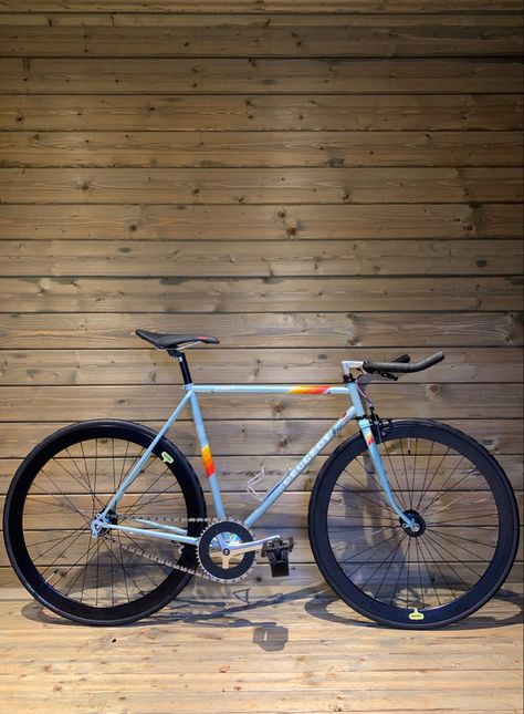 Fixie Bike Ideas Style, Urban Bike Style, Peugeot Bike, Bici Retro, Bicycle Paint Job, Velo Vintage, Bicycle Painting, Fixed Gear Bicycle, Fixed Bike