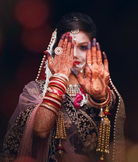 Dulhan Closeup Photography, Dulhan Poj, Single Bride Poses Indian Wedding, Wedding Closeup Photography, Singal Dulhan Pose, Bridal Poses Indian Wedding Photos, Bride Poses Indian Wedding, Dulhan Closeup, Closeup Photoshoot