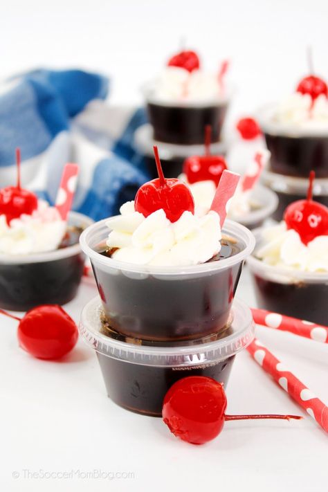 A soda shop classic, with a kick! These root beer float jello shots are creamy and delicious and perfect for parties! Vodka Jello Shots, Watermelon Fries, Root Beer Float Bar, Shots Alcohol Recipes, Jello Shots Vodka, How To Make Jello, Whipped Vodka, Jell O Shots, Whipped Cream Vodka