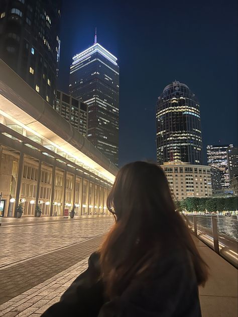 #boston #bostonaesthetic #nightlife #prudential #fall #fallaesthetic #college #collegelife Boston Inspo Pics, Boston Aesthetic Fall, Boston Photo Ideas, Boston Life Aesthetic, Boston Fall Aesthetic, Boston Pictures Ideas, Boston Instagram Pictures, Boston Girl Aesthetic, Aubrey Aesthetic