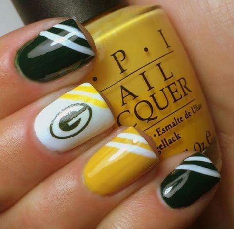 Green Bay Packers Nail Art, Packers Nails, Green Bay Packers Nails, Packer Nails, Spring Nails Green, Football Nail Designs, Football Nail Art, Occasion Nails, Sports Nails