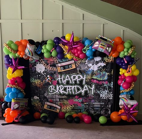 90s Party Balloon Decor, 90s Backdrop Ideas, Hiphop Theme Birthday Party, 90s Balloon Arch, 90s Balloon Garland, 80s Balloon Garland, 90s Cookout, 90s Hip Hop Party Decorations, 80s Backdrop