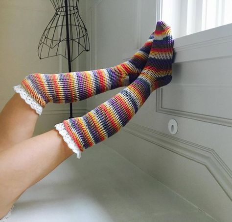 Crochet Knee High Socks Free Pattern, Crotchet Slippers, Crochet Knee High Socks, Crochet Leg Warmers Free Pattern, Socks Video, Easy Crochet Socks, Crochet Stocking, Crochet Socks Pattern, Crochet Leg Warmers