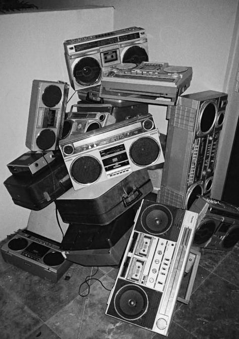 #retro #vintage #hiphopculture Techno Style, Stereo Equipment, Black And White Photo Wall, Black And White Picture Wall, Hip Hop Art, Gray Aesthetic, Hip Hop Culture, Black Aesthetic Wallpaper, Black And White Aesthetic