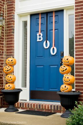 Front Yard Halloween Decorations, Diy Halloween Door Decorations, Boo Door, Halloween Diy Door, Halloween Front Door Decorations, Door Letters, Up Pumpkin, Cute Halloween Decorations, Halloween Front Doors