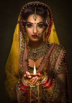 भारतीय दुल्हन संबंधी, Diwali Photography, Asian Wedding Photography, Diya Lamp, Pakistan Wedding, Indian Wedding Poses, Indian Women Painting, Bridal Photography Poses, Indian Bridal Photos