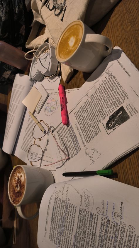 Uni life Class Topper Aesthetic, Topper Aesthetic, Class Topper, Vision Board Assignment, Cafe Vibes, Board Manifestation, Vision 2025, Icons Ig, Study Aesthetics