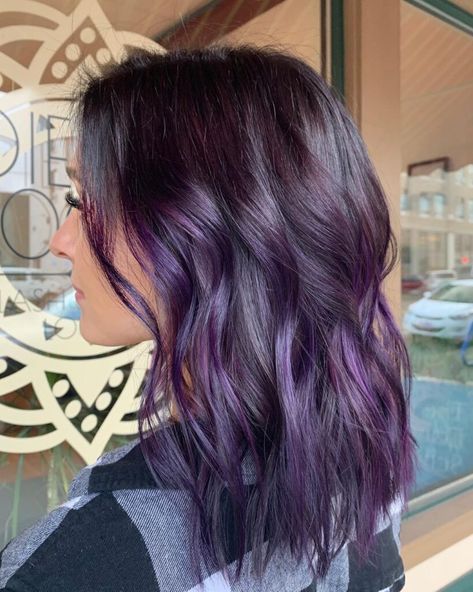 Hair Dye Ideas Purple, Natural Hair Dye Ideas, Dark Purple Hair Color Ideas, Dark Purple Hair Color, Purple Hair Color Ideas, Purple Hair Highlights, Purple Hair Color, Purple Balayage, Light Purple Hair