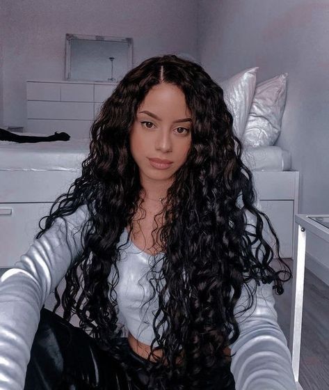 Long Curly Hairstyles With Braid, Long Black Curly Hair, Hair Designs For Girls, Long Curly Black Hair, Hairstyle Black Hair, Curly Hair Designs, Curly Hairstyle Ideas, Black Hair Types, Long Curly Hairstyles